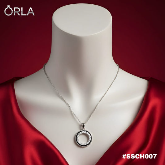 Silver circle pendant necklace